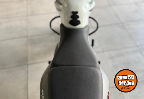 Motos - Bajaj Rouser NS 125 2023 Nafta 11000Km - En Venta