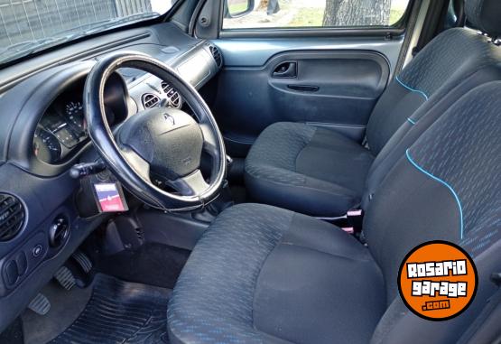 Utilitarios - Renault Kangoo ph3 confort 1.6 2017 GNC 140000Km - En Venta