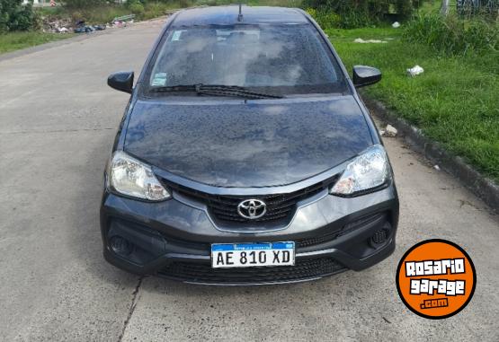 Autos - Toyota Etios 2021 Nafta 80000Km - En Venta