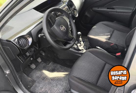 Autos - Toyota Etios 2021 Nafta 80000Km - En Venta