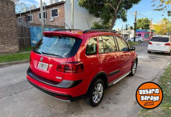 Autos - Volkswagen Suran cross 2013 Nafta 100000Km - En Venta