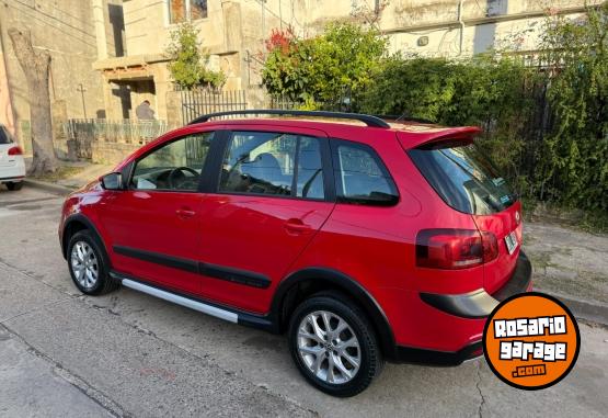 Autos - Volkswagen Suran cross 2013 Nafta 100000Km - En Venta