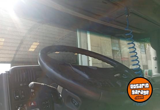 Camiones y Gr�as - SCANIA P310 - En Venta