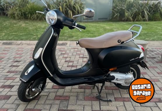 Motos - Vespa VXL 150 2024 Nafta 7200Km - En Venta