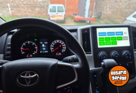 Utilitarios - Toyota Hiace 2.8 L2H2 Furgón 2024 Diesel 18000Km - En Venta