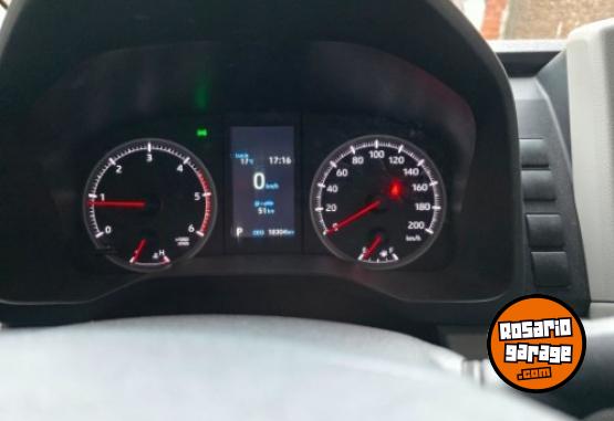 Utilitarios - Toyota Hiace 2.8 L2H2 Furgón 2024 Diesel 18000Km - En Venta