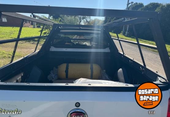 Camionetas - Fiat Estrada 2015 GNC 159000Km - En Venta