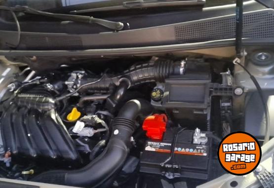 Autos - Renault Logan -Intens 2022 Nafta 44000Km - En Venta