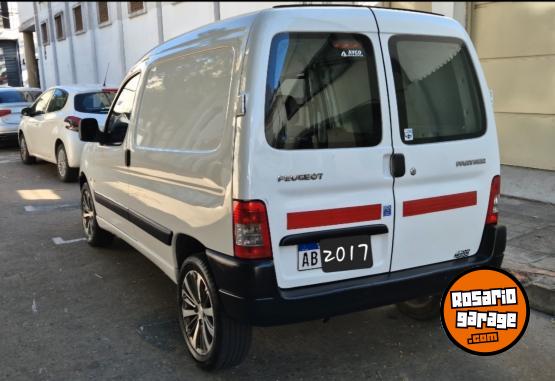 Utilitarios - Peugeot Partner Confort 1.6 HDI 2017 Diesel 139000Km - En Venta