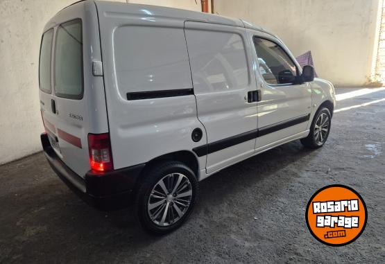 Utilitarios - Peugeot Partner Confort 1.6 HDI 2017 Diesel 139000Km - En Venta