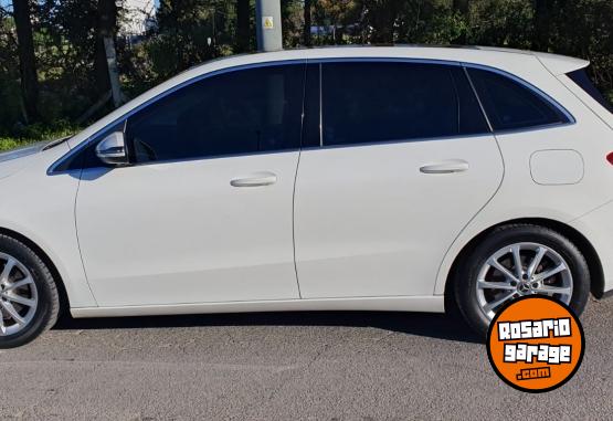 Autos - Mercedes Benz B 200 2020 Nafta 48000Km - En Venta