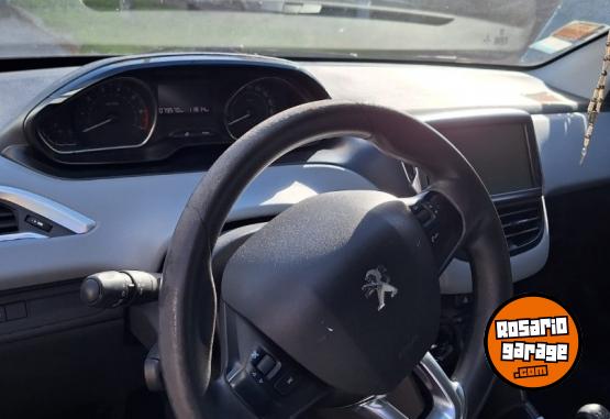 Autos - Peugeot 208 2015 Nafta 79500Km - En Venta