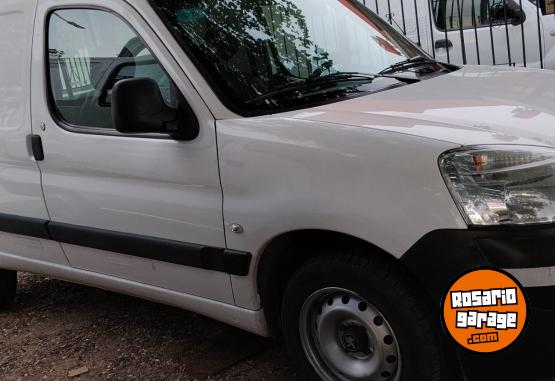 Utilitarios - Peugeot Partner 2014 GNC 111111Km - En Venta