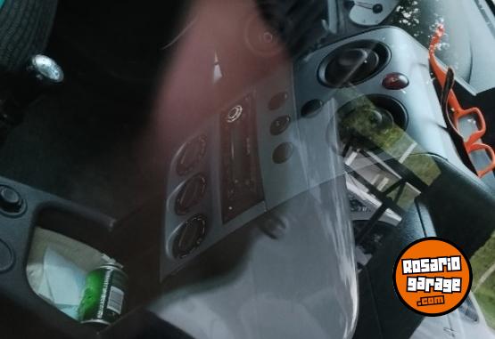 Utilitarios - Peugeot Partner 2014 GNC 111111Km - En Venta