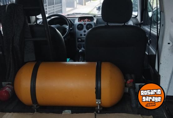 Utilitarios - Peugeot Partner 2014 GNC 111111Km - En Venta