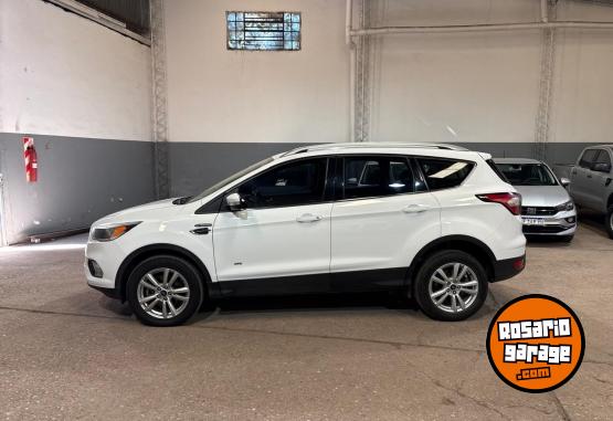 Camionetas - Ford FORD KUGA SEL 2.0 2017 Nafta 95000Km - En Venta