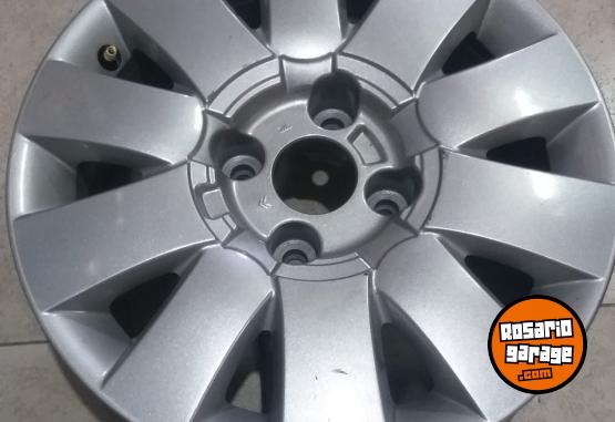 Accesorios para Autos - Llanta R15 Citroen Berlingo Picasso - En Venta