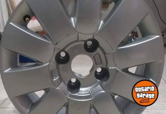 Accesorios para Autos - Llanta R15 Citroen Berlingo Picasso - En Venta