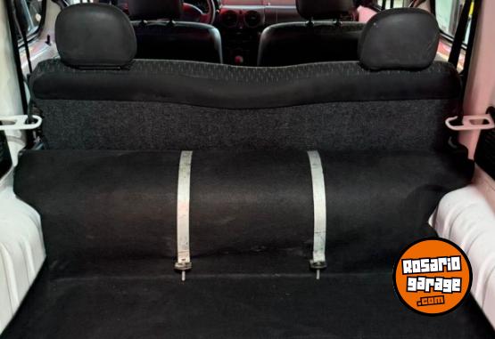 Utilitarios - Renault Kangoo 1.6 16v 2017 GNC 140000Km - En Venta