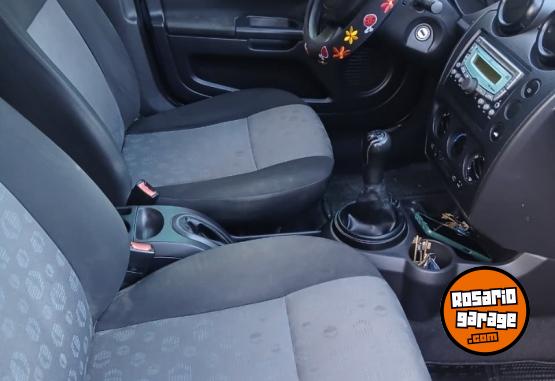 Autos - Ford Fiesta ambiente l�nea nue 2010 Nafta 145000Km - En Venta