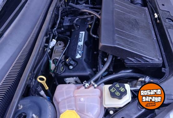 Autos - Ford Fiesta ambiente l�nea nue 2010 Nafta 145000Km - En Venta