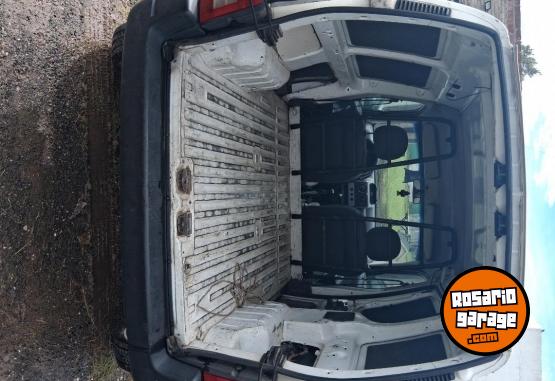 Utilitarios - Peugeot Partner 2011 Diesel 200000Km - En Venta