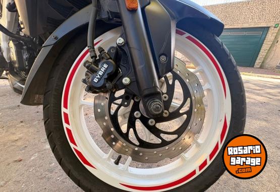 Motos - Bajaj Rouser NS 200 2023 Nafta 15700Km - En Venta