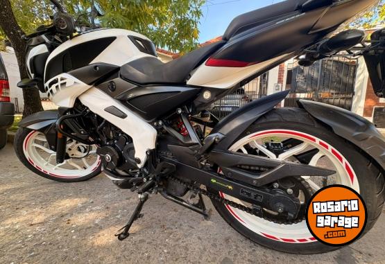 Motos - Bajaj Rouser NS 200 2023 Nafta 15700Km - En Venta