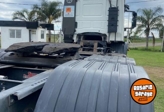 Camiones y Gr�as - CURSOR 330 6X2 2013 - En Venta