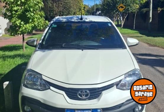 Autos - Toyota Etios 2017 Nafta 103000Km - En Venta