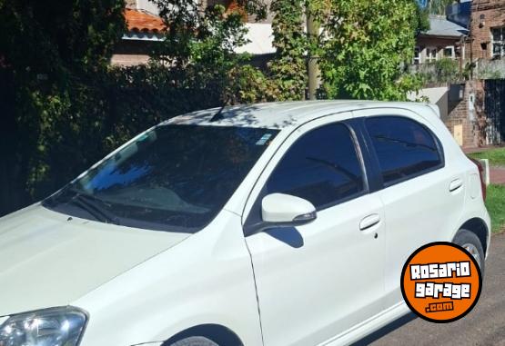 Autos - Toyota Etios 2017 Nafta 103000Km - En Venta