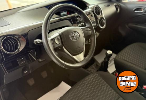 Autos - Toyota Etios XLS 2016 Nafta 124000Km - En Venta