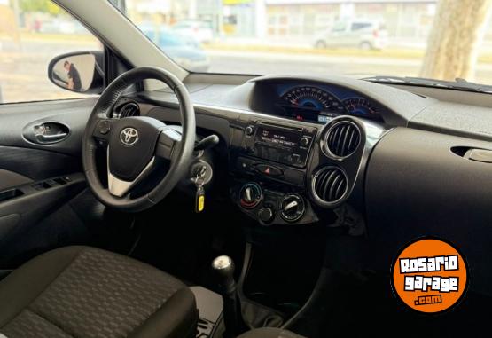 Autos - Toyota Etios XLS 2016 Nafta 124000Km - En Venta