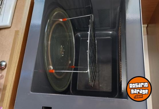 Hogar - Excelente Microondas BGH Quick Chef Digital 28 Litros con Grill Impecable Estado - En Venta