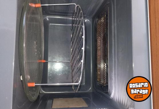 Hogar - Excelente Microondas BGH Quick Chef Digital 28 Litros con Grill Impecable Estado - En Venta