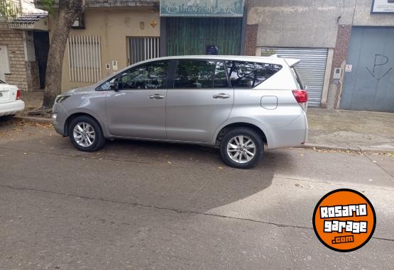 Camionetas - Toyota Innova 2019 Nafta 113000Km - En Venta