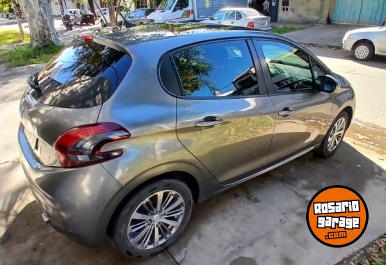 Autos - Peugeot 208 allure 2017 Nafta 117600Km - En Venta