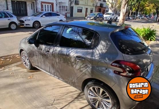 Autos - Peugeot 208 allure 2017 Nafta 117600Km - En Venta