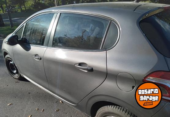 Autos - Peugeot 208 ACTIVE 2013 Nafta 90000Km - En Venta