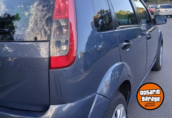 Autos - Ford Fiesta ambiente l�nea nue 2010 Nafta 145000Km - En Venta