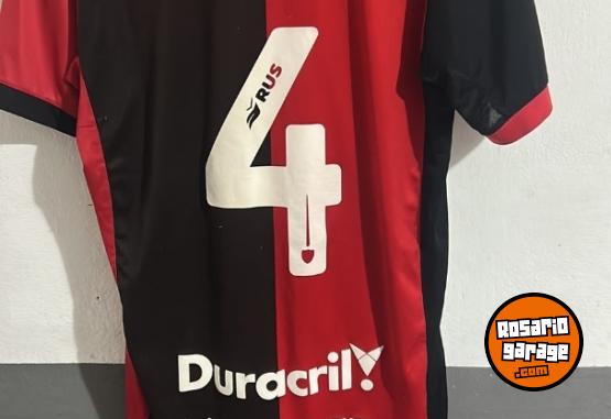 Indumentaria - Vendo camiseta de newells - En Venta