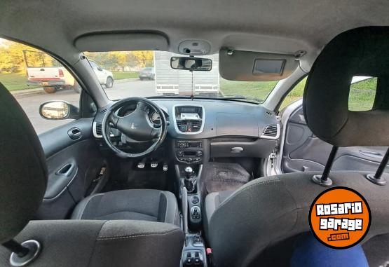 Autos - Peugeot 207 COMPACT 2013 GNC 140000Km - En Venta