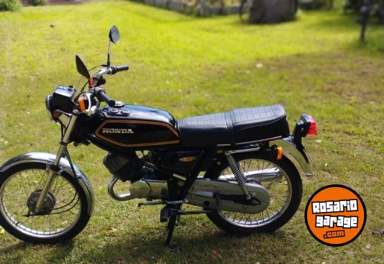 Cl�sicos - MOTOS ANTIGUAS HONDA M 100 DE LUJO Y HONDA CG 125 A�O 1980  Y ZANELLA POCKET TODAS TITULAR,PODRIA PERMUTAR POR UTILITARIO EN MUY BUEN ESTADO - En Venta