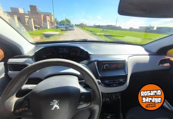 Autos - Peugeot 208 2013 Nafta 240000Km - En Venta