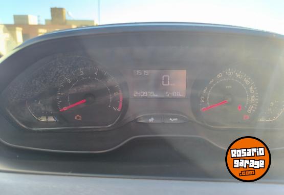 Autos - Peugeot 208 2013 Nafta 240000Km - En Venta