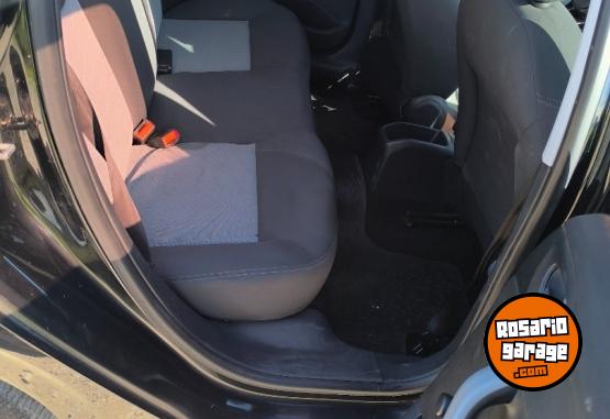 Autos - Peugeot 208 2013 Nafta 240000Km - En Venta