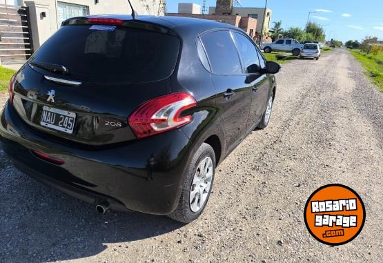 Autos - Peugeot 208 2013 Nafta 240000Km - En Venta