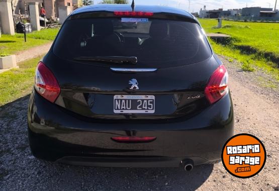 Autos - Peugeot 208 2013 Nafta 240000Km - En Venta