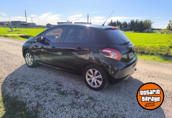Autos - Peugeot 208 2013 Nafta 240000Km - En Venta
