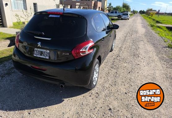 Autos - Peugeot 208 2013 Nafta 240000Km - En Venta